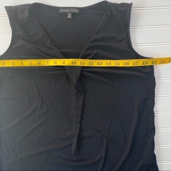 Black sleeveless blouse Size Medium - Picture 9 of 10